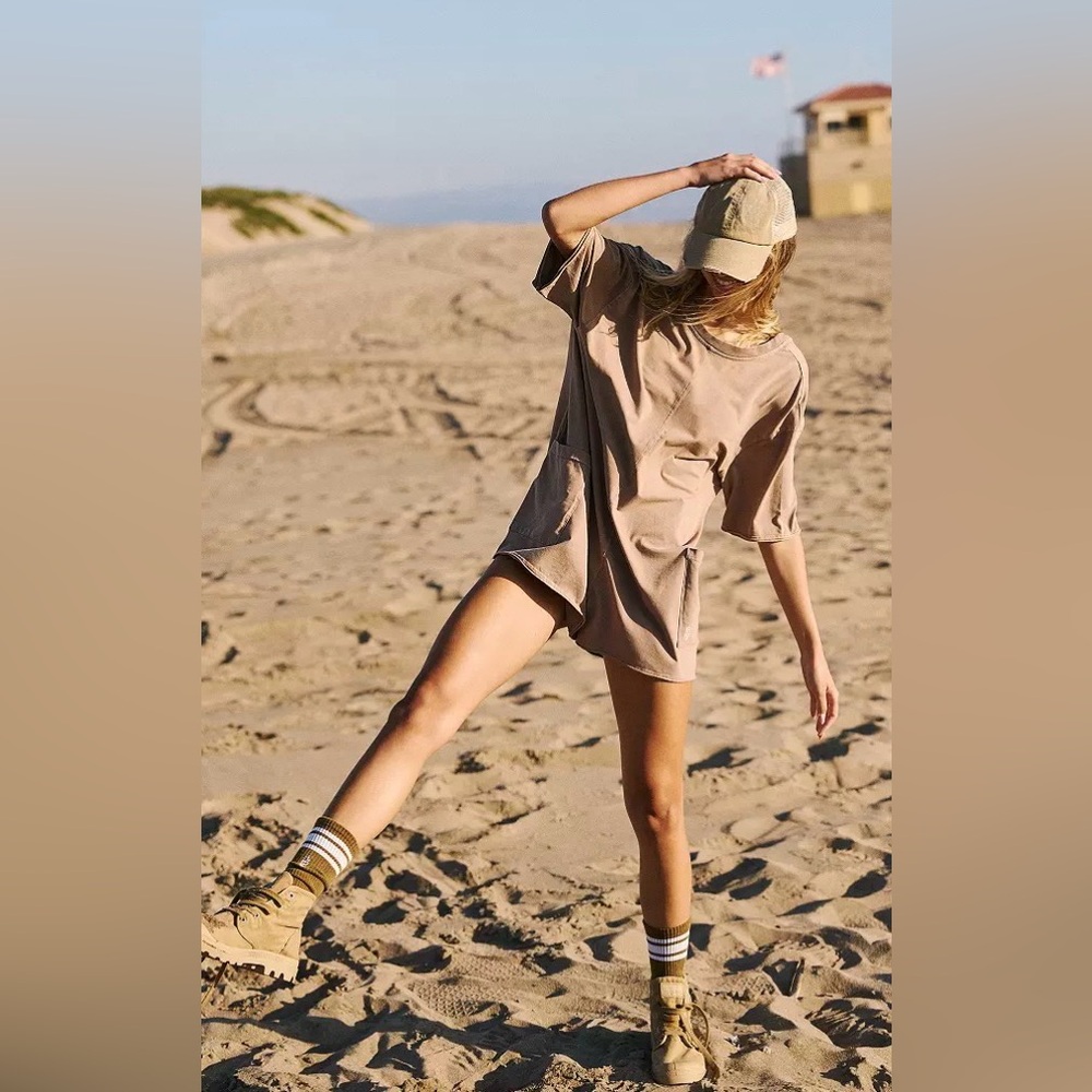 NWT FP Movement Women's Hot Shot Tee
Romper/ Mocha Latte - Picture 1 of 7